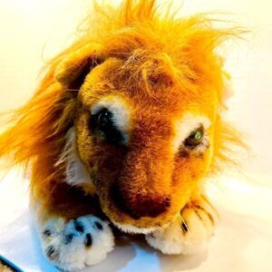 WILD CATS ANIMATRONIC ROARING AND EYE GLOWING LION PLUSH